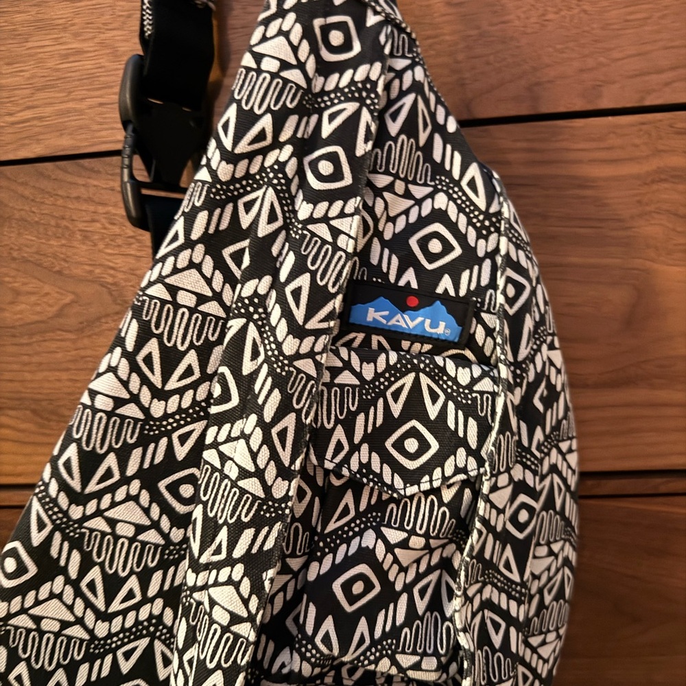 KAVU Original Rope Crossbody Bag ~ Tile Maze - Picture 5 of 14